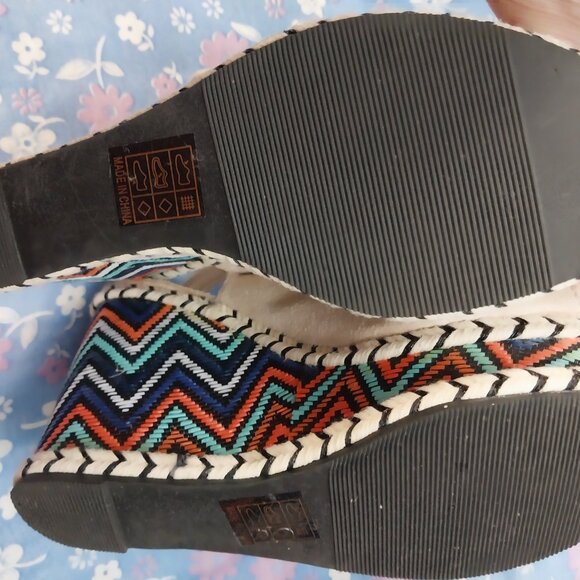 3115 Size 40/9 Multi Color Retro Looking Bohemian Wedges NWOT - Picture 7 of 7